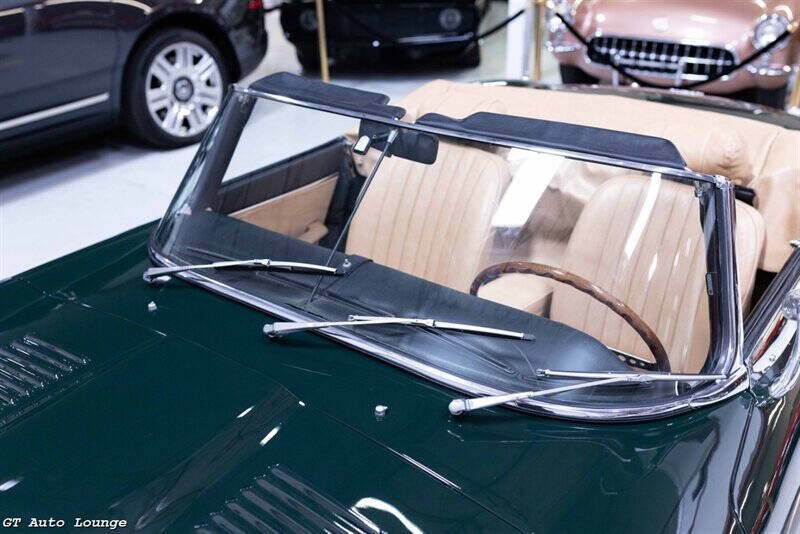 1970 Jaguar E-Type 32
