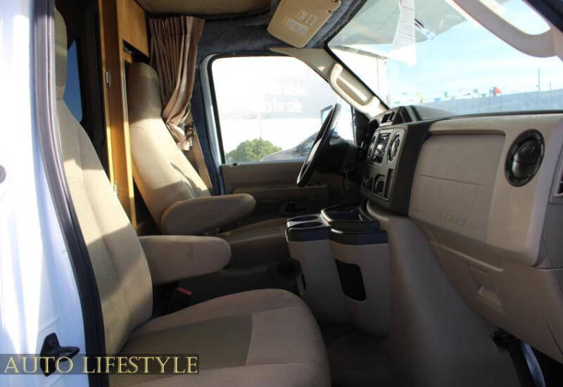 2014 Ford E-Series E-450 SD