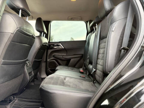 2023 Mitsubishi Outlander SE