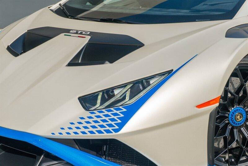 2022 Lamborghini Huracan STO