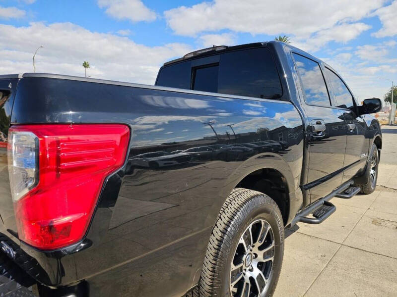 2022 Nissan Titan SV