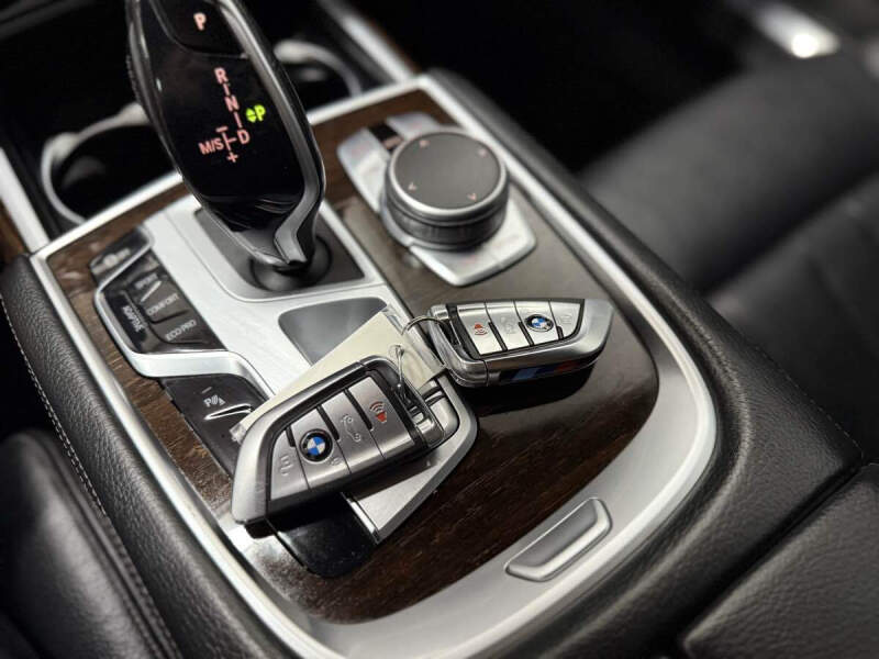 2022 BMW 7 Series 740i