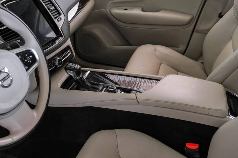 2019 Volvo XC90 T5 Momentum