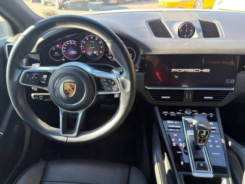 2022 Porsche Cayenne Platinum Edition