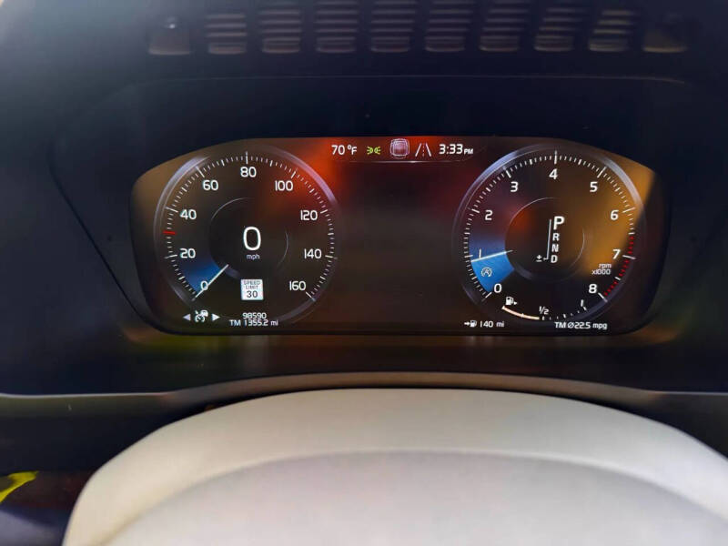 2017 Volvo XC90 T6 Momentum