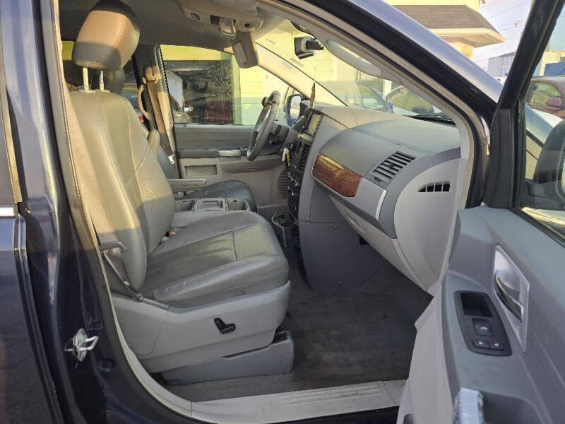 2008 Chrysler Town and Country Touring
