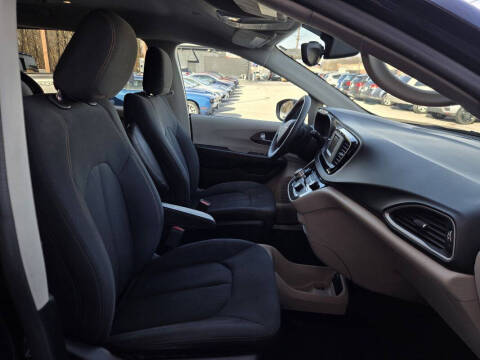 2017 Chrysler Pacifica LX