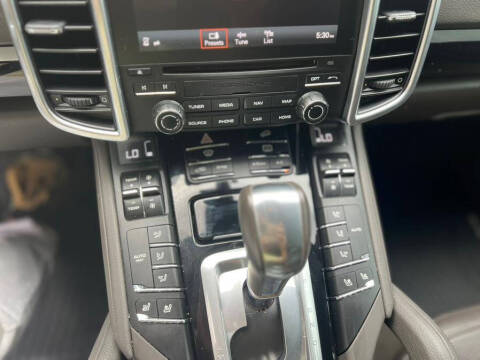 2017 Porsche Cayenne Platinum Edition