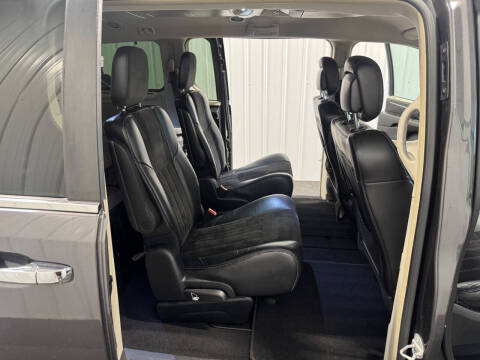 2016 Chrysler Town and Country Limited