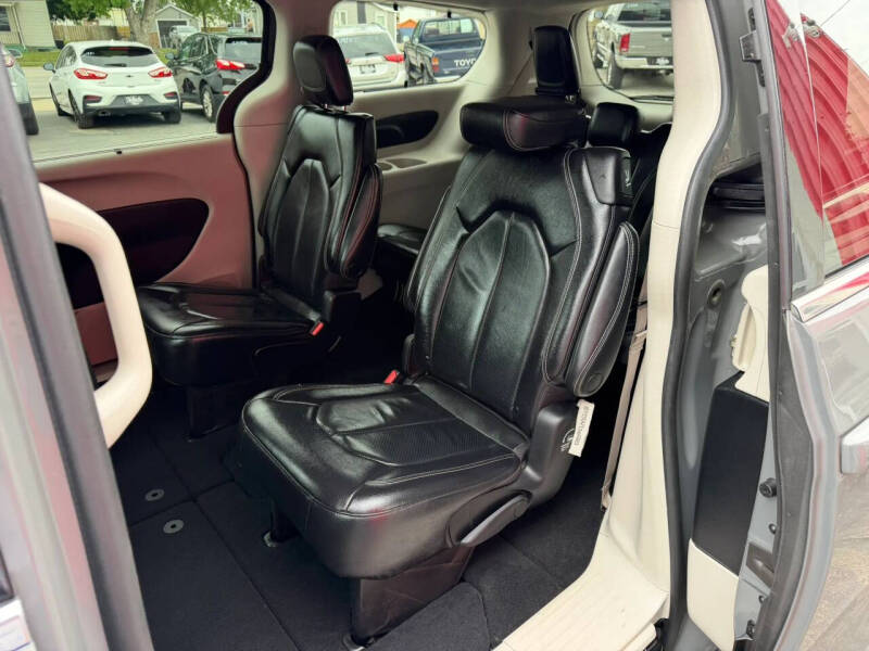 2022 Chrysler Pacifica Touring L