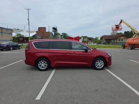 2027 Chrysler Pacifica Select