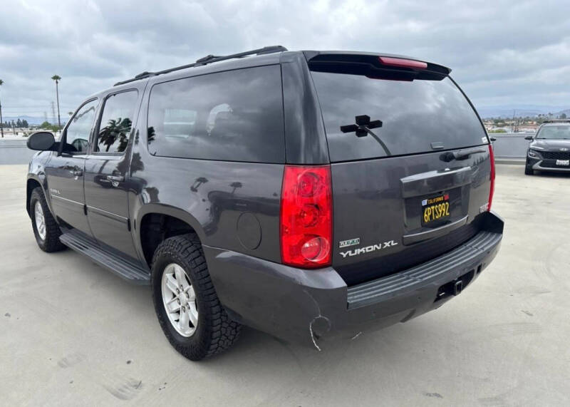 2011 GMC Yukon XL SLT