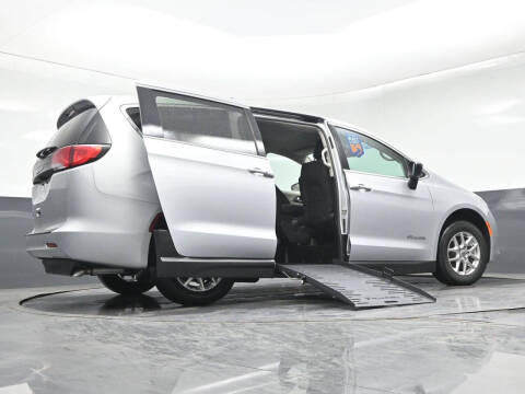 2024 Chrysler Voyager LX