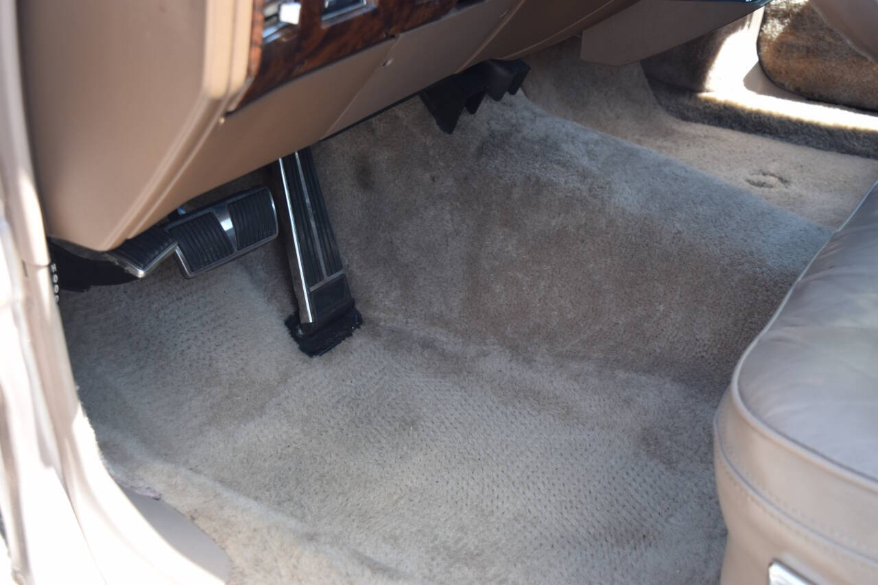 1991 Cadillac Brougham 216
