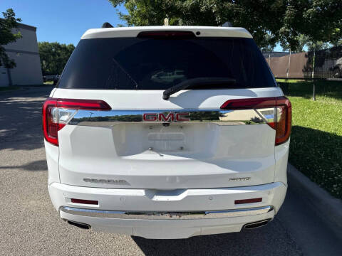 2023 GMC Acadia Denali