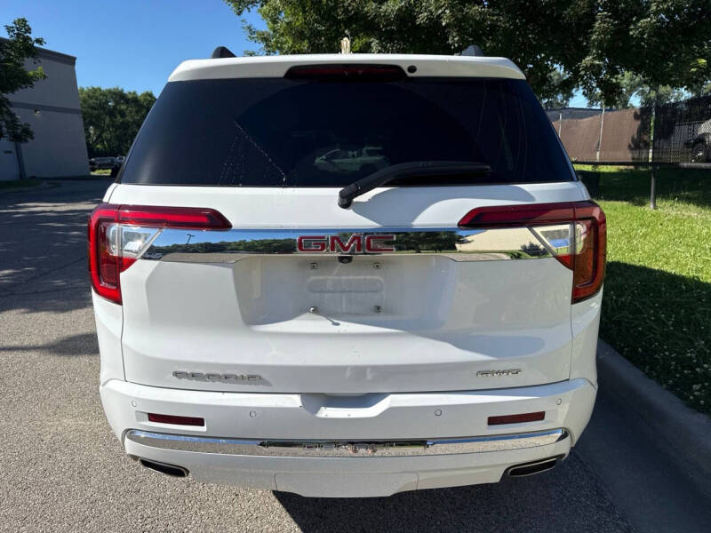 2023 GMC Acadia Denali
