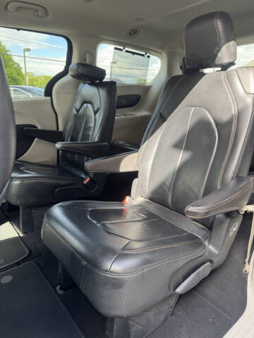 2017 Chrysler Pacifica Touring-L