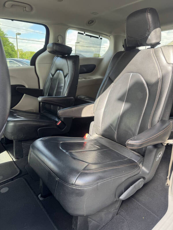 2017 Chrysler Pacifica Touring-L