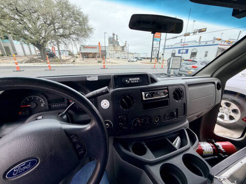 2017 Ford E-Series E-450 SD