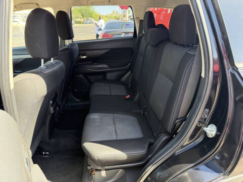 2017 Mitsubishi Outlander ES