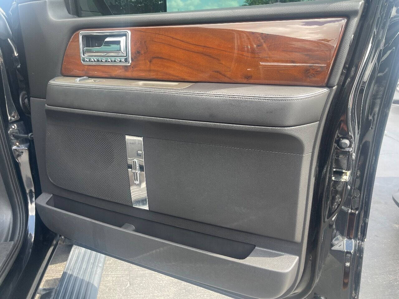 2014 LINCOLN Navigator SUV / Crossover - $15,900