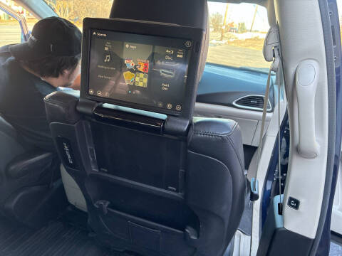 2017 Chrysler Pacifica Touring-L Plus