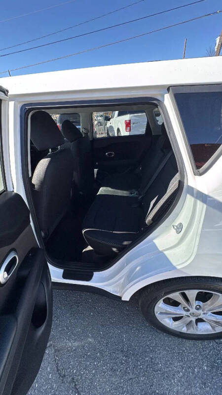 2016 Kia Soul +