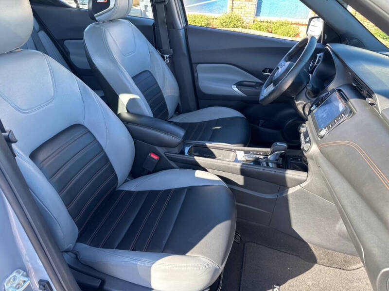 2022 Nissan Kicks SR