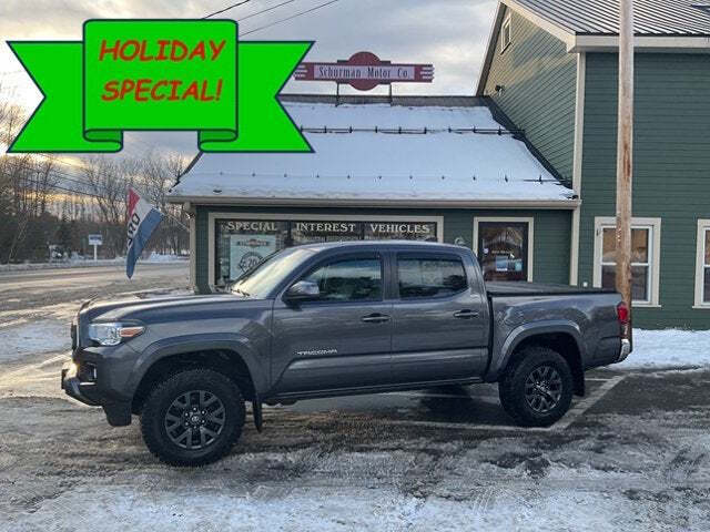 2022 Toyota Tacoma SR5's photo