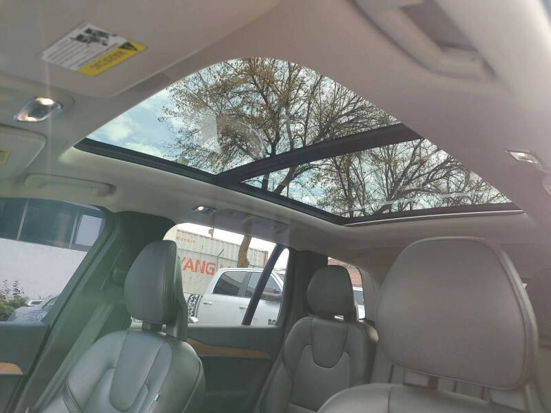 2022 Volvo XC90 T5 Momentum