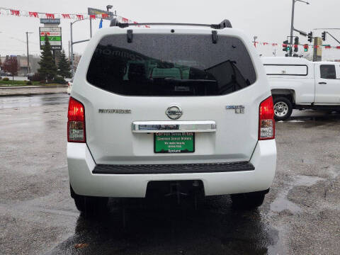 2011 Nissan Pathfinder LE