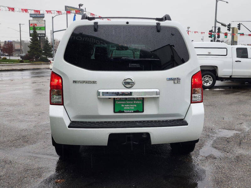 2011 Nissan Pathfinder LE