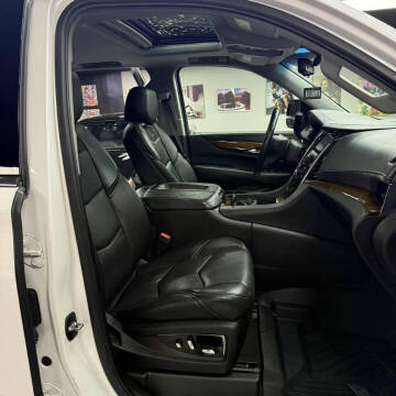 2017 Cadillac Escalade Luxury