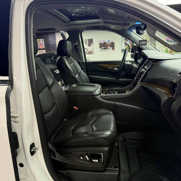 2017 Cadillac Escalade Luxury