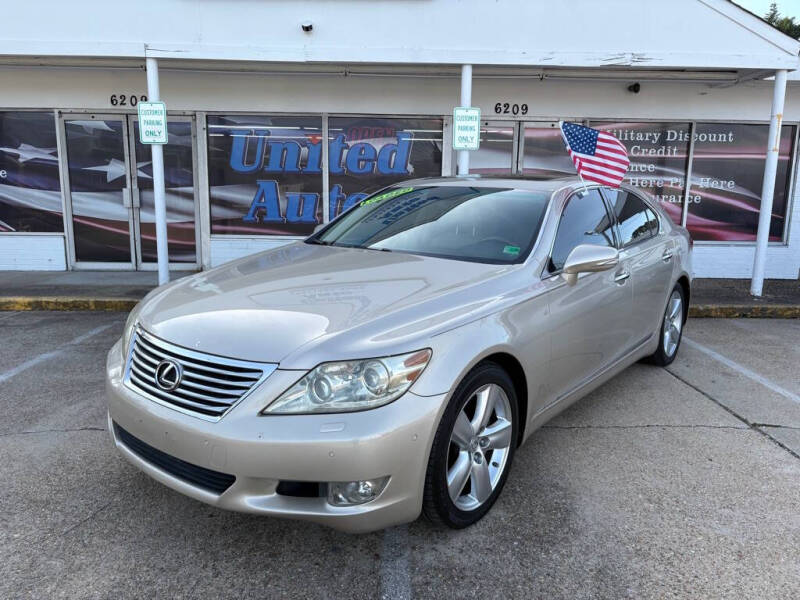 2010 Lexus LS Base's photo