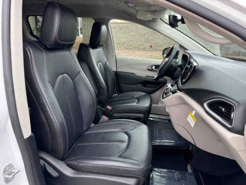 2024 Chrysler Pacifica Touring L