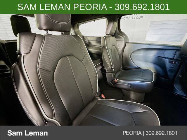 2027 Chrysler Pacifica Limited