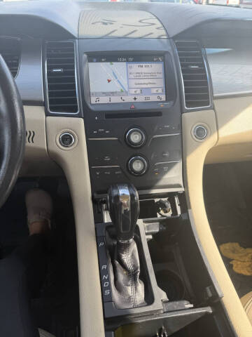 2017 Ford Taurus SEL