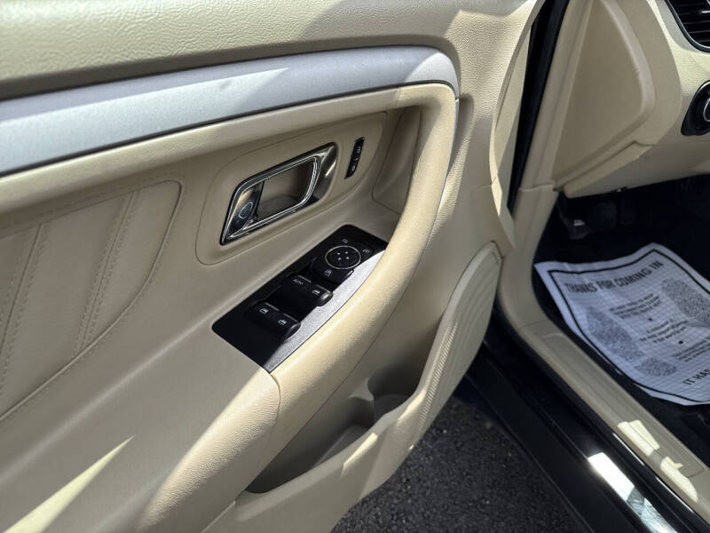 2018 Ford Taurus SE
