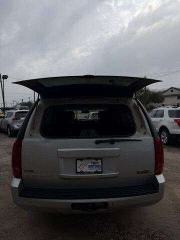 2011 GMC Yukon XL SLE