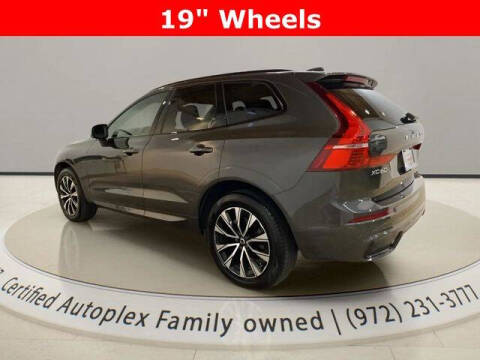 2025 Volvo XC60 B5 Core Dark Theme