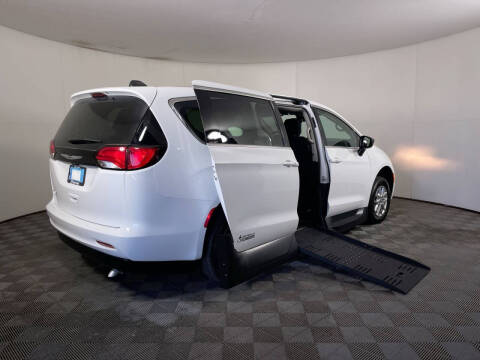 2024 Chrysler Voyager LX