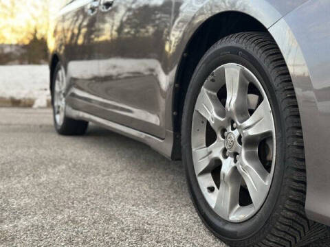 2013 Toyota Sienna SE 8-Passenger