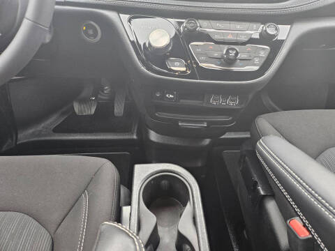 2024 Chrysler Pacifica Touring