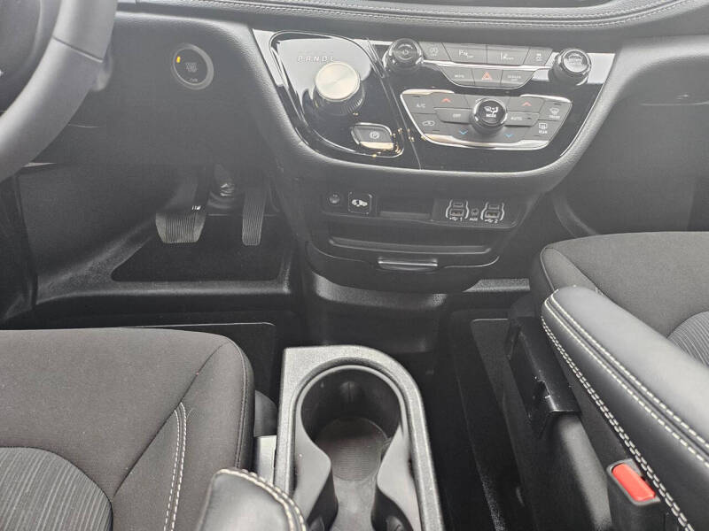 2024 Chrysler Pacifica Touring