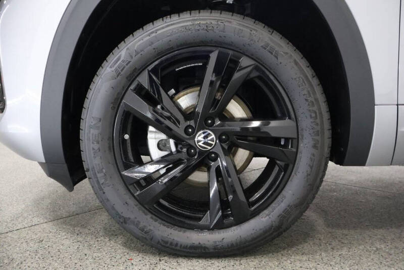 2026 Volkswagen Atlas Cross Sport SEL R-Line Black 4Motion