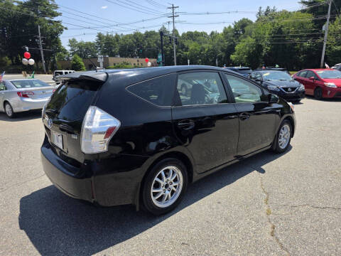 2014 Toyota Prius v Five