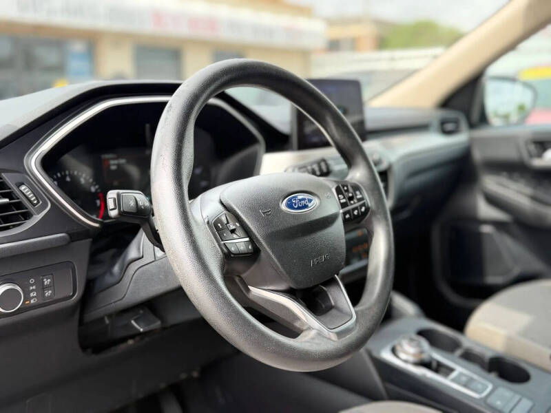 2020 Ford Escape SE
