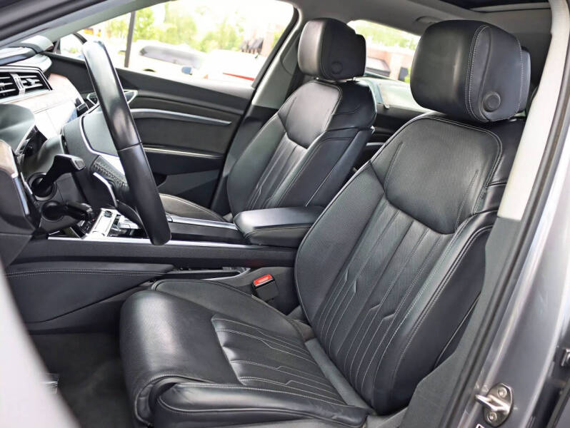 2019 Audi e-tron quattro Prestige