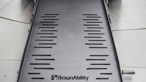 2025 Chrysler Voyager LX